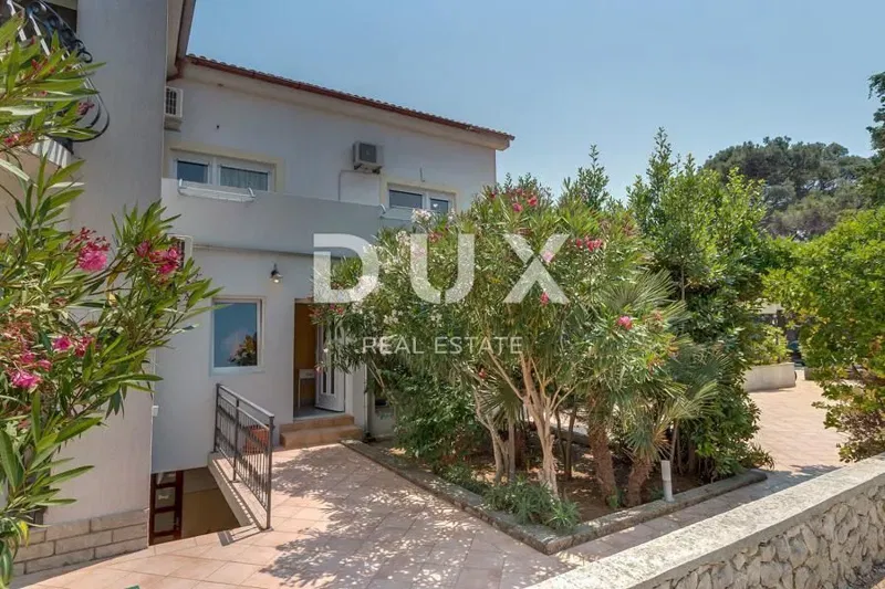 MALI LOŠINJ, CENTER – Villa in Mali Lošinj, 200m from the sea – Perfect view and established business – 3