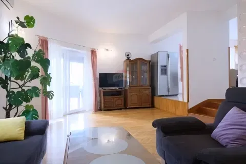 House Veli vrh, Pula, 212m2 – 2