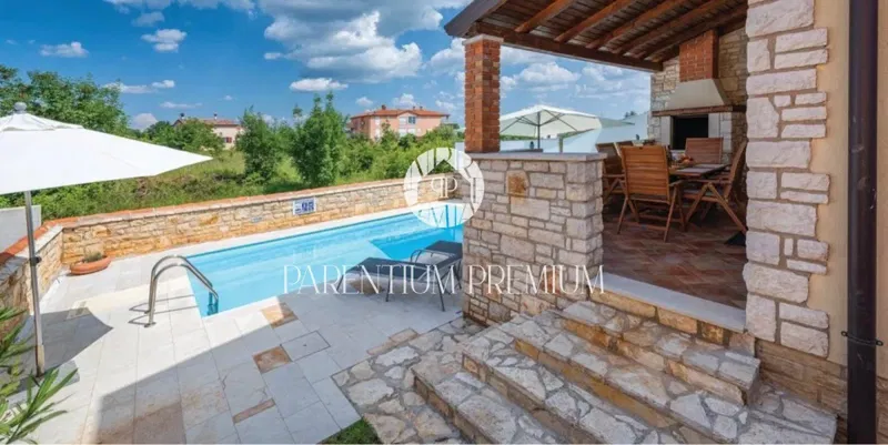 Casa bifamiliare con tre camere da letto e piscina, a 200 metri dal mare – 2