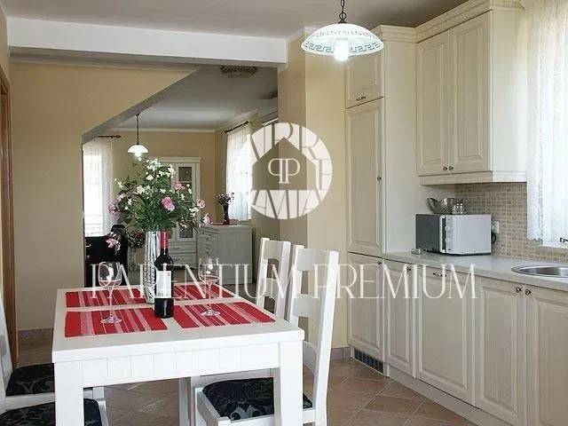 Casa bifamiliare con tre camere da letto e piscina, a 200 metri dal mare – 3