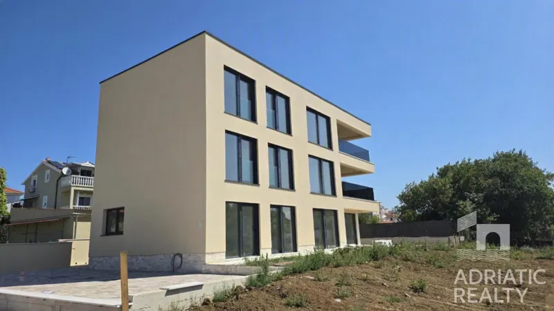 Vodice, exclusive apartment right by the beach – 2