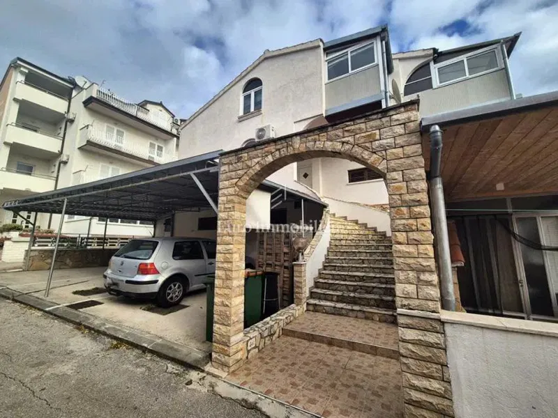 Vodice - casa con 3 appartamenti – 2