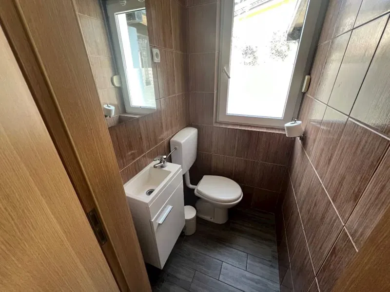 ZATOKA SOLINE! DOM DWURODZINNY Z DWOMA APARTAMENTAMI BLISKO PLAŻY! WIDOK NA MORZE! – 3