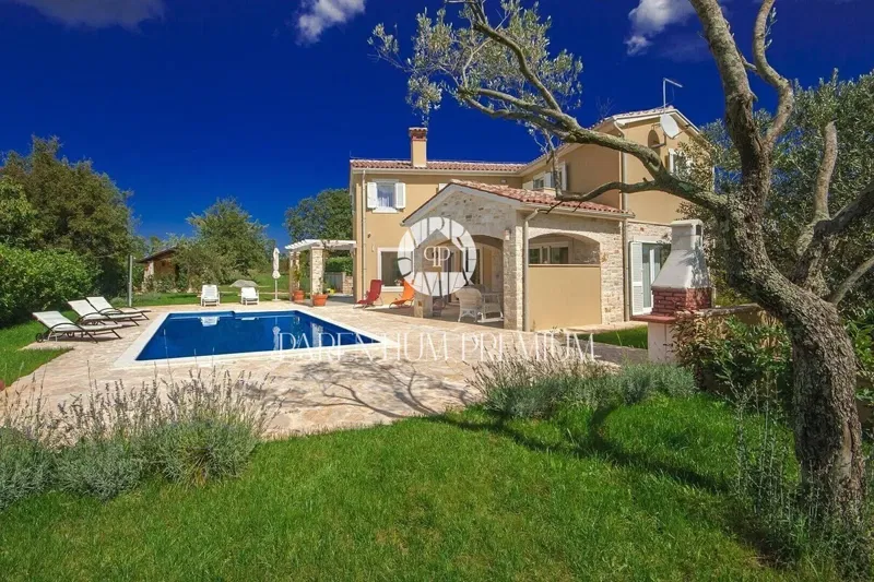 A house with a swimming pool in a quiet location – 3
