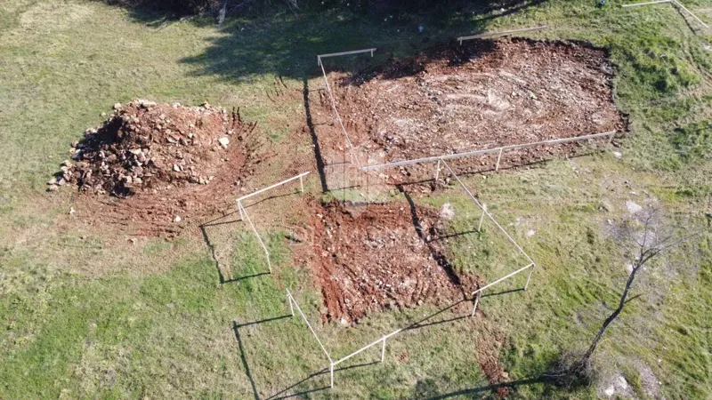 Parenzo, dintorni, terreno con costruzione in corso in una posizione eccezionale! – 3