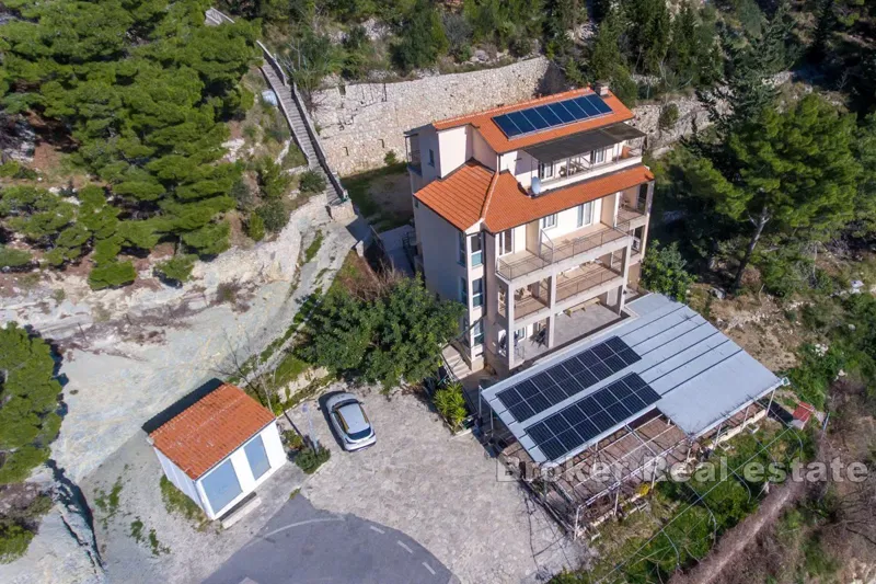 Detached house with 20 rooms and a restaurant – 3