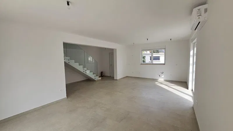 Real estate Istria, Semi-detached house on sale second row to the sea, Novigrad – 3