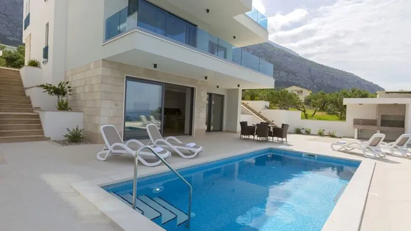 Luxury villa with panoramic sea view – 3