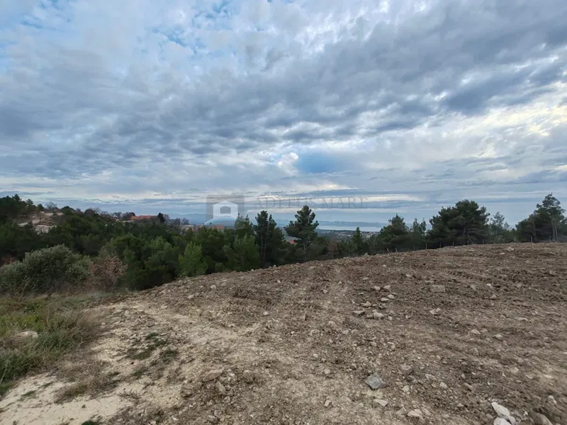 Prodaje se zemljište s pogledom na Prukljansko jezero