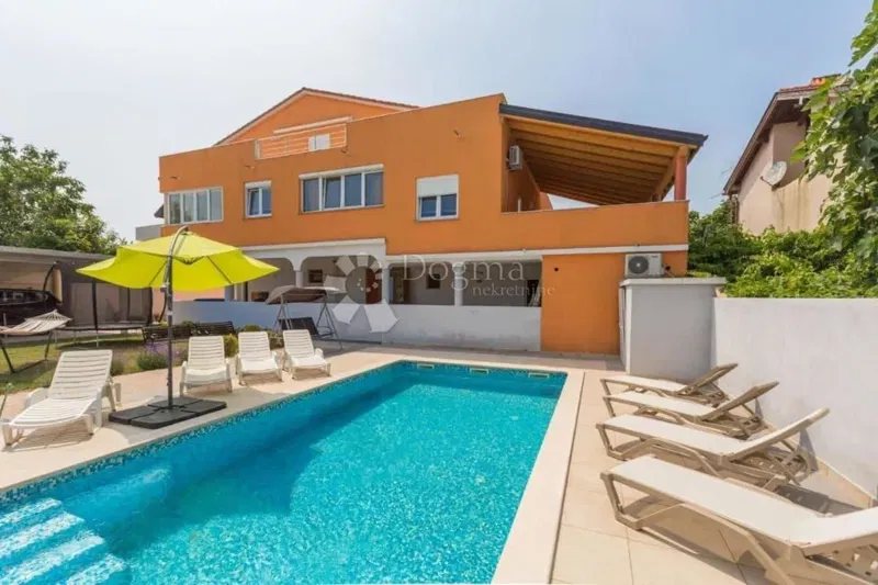 Exclusive apartment house for sale in Medulin - 900 m from the sea – 2
