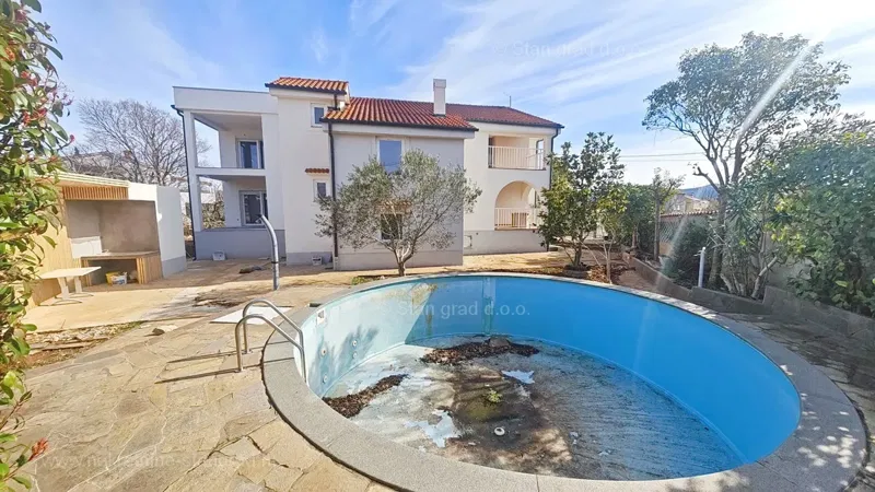 Zona di Krk, appartamento al 1° piano di un nuovo edificio con piscina! – 3