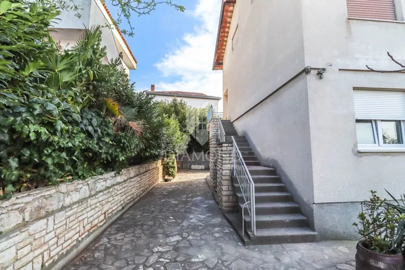 A floor of a house with a garden in the most sought-after location in Pula is for sale! – 2