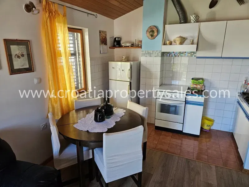 Trogir/Ciovo, old stone house for sale, 330.000 € – 3