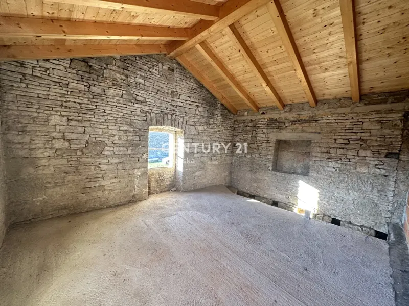 PAZIN, LINDAR, PARTIALLY RENOVATED STONE HOUSE WITH YARD IN A QUIET LOCATION – 3