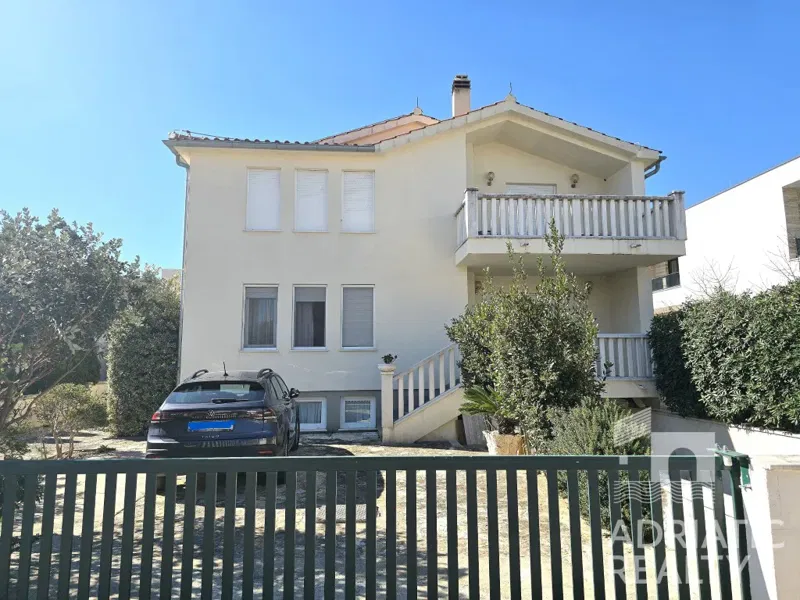Vodice, casa familiare arredata con tre appartamenti e giardino curato - OCCASIONE – 3