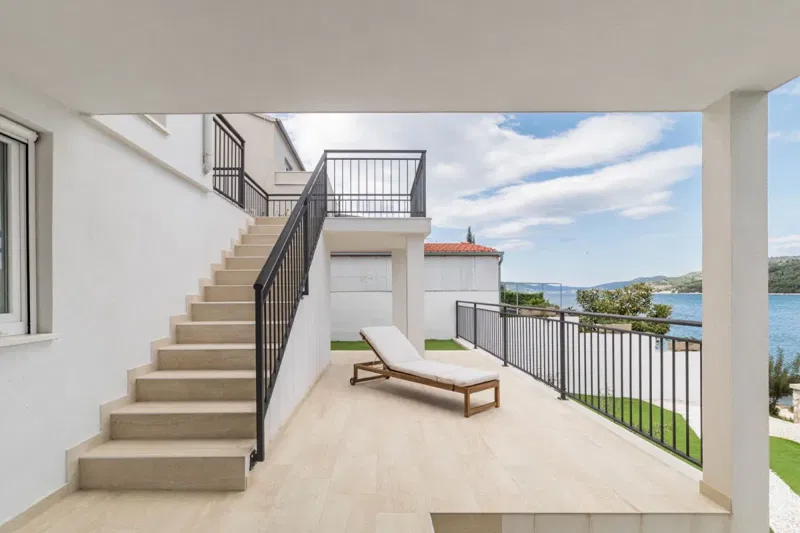Apartment house first row to the sea – 3