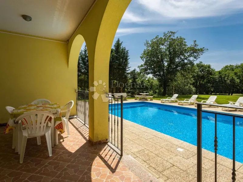 Casa con tre appartamenti (14 persone) – 3