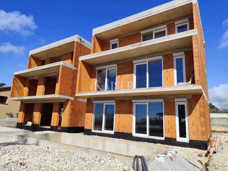 Istria, Parenzo, casa con piscina e vista mare – 3