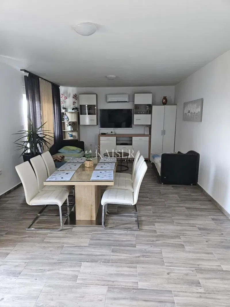 Novi Vinodolski - újonnan felújított lakás, 2 hálószoba + nappali