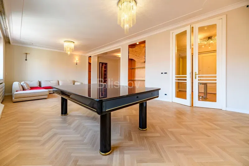 Rent, Zagreb, four-room apartment, Ban Jelačić Square – 2
