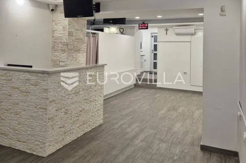 Osijek, Center, beautifully decorated commercial space 54 m², excellent location – 2