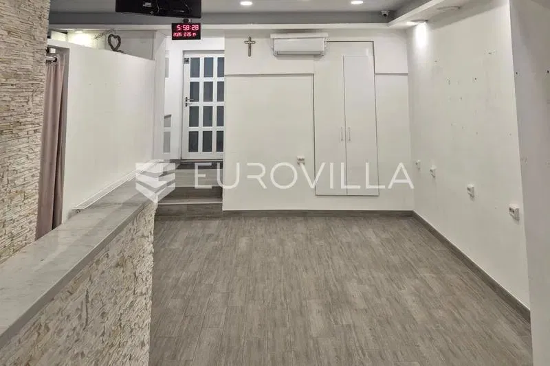 Osijek, Center, beautifully decorated commercial space 54 m², excellent location – 3