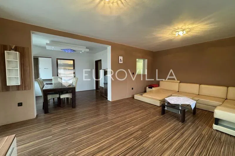 Đakovo, Vila, stambeno, poslovna katnica, 326 m²