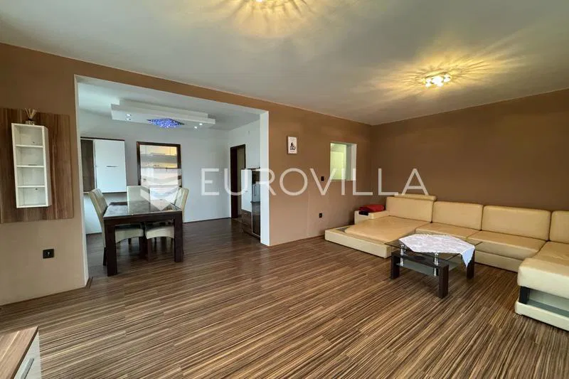 Đakovo, Vila, stambeno, poslovna katnica, 326 m²