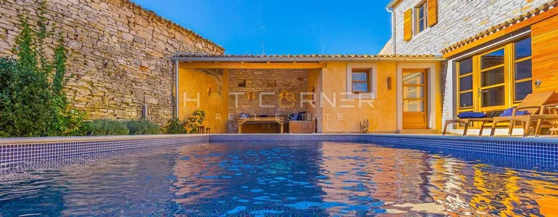 Luxuriöses Steinhaus-Resort – Zwei Stein-Schönheiten mit beheiztem Pool und wunderschönem Innenhof, 2 km vom Meer entfernt – 2