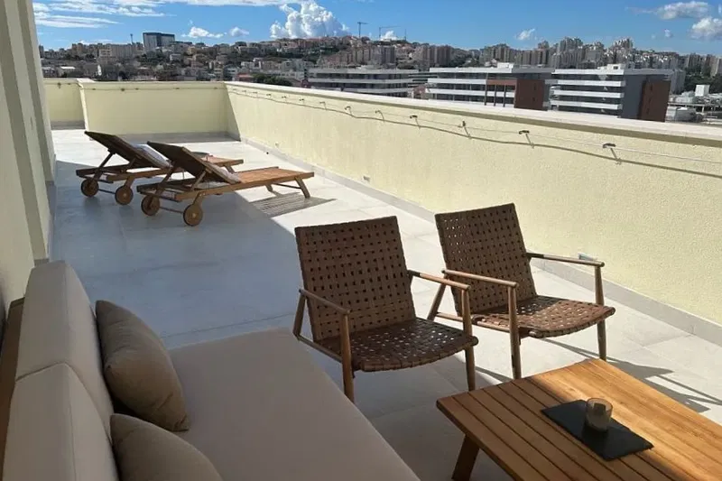 Attico con terrazza e vista sulla città – 2