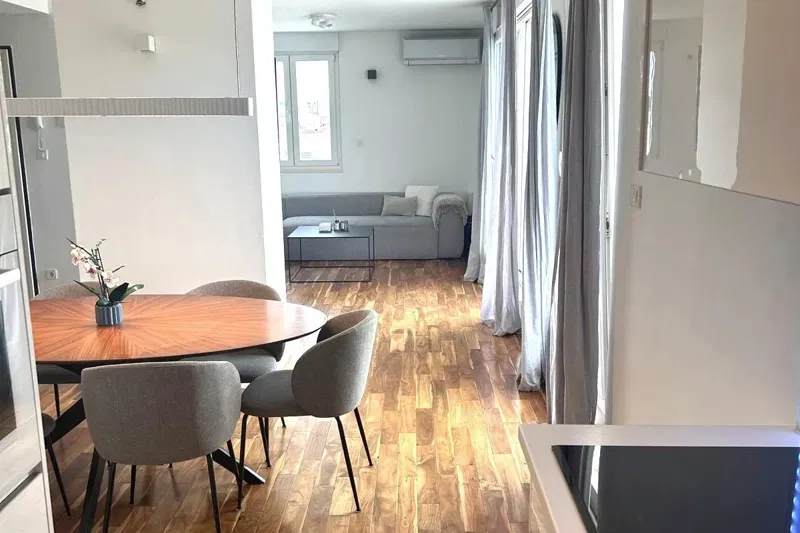 Attico con terrazza e vista sulla città – 3