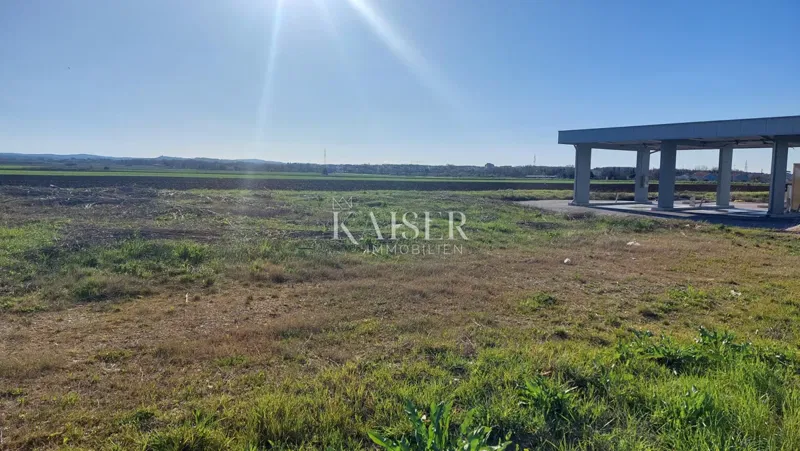 Istria, Umag - building land 1405m2; business purpose – 2