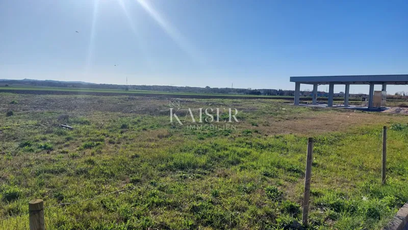 Istria, Umag - building land 1405m2; business purpose – 3