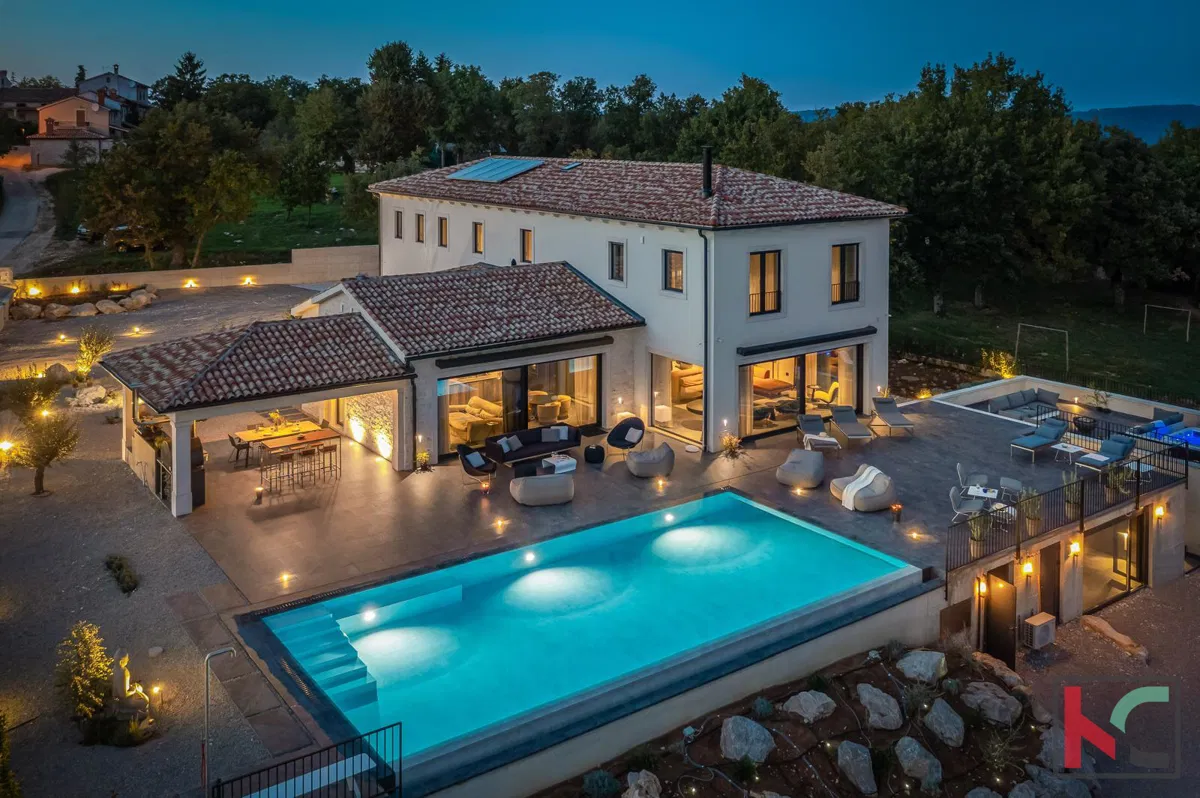 ISTRA, KAROJBA, AUTENTICA VILLA CON CAMPO DA TENNIS #VENDITA