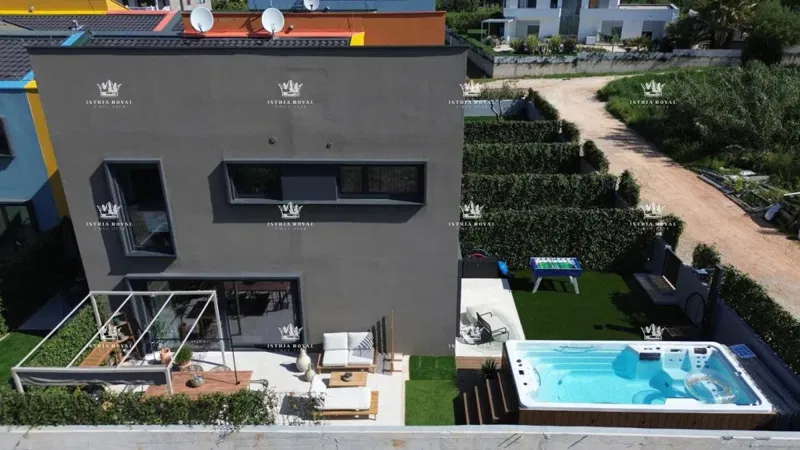 Istra, Poreč, vendita di casa di lusso 112m2 con piscina, a schiera, vicino al mare, occasione. – 3