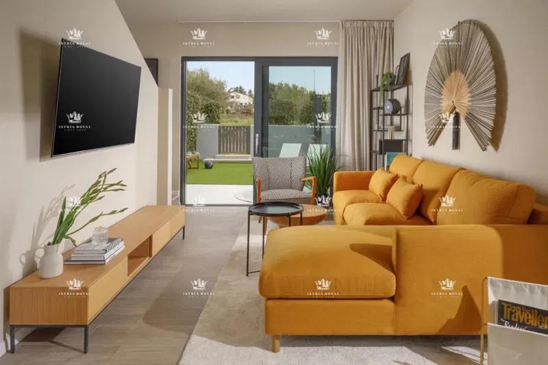 Istra, Poreč, vendita di casa di lusso 112m2 con piscina, a schiera, vicino al mare, occasione. – 2