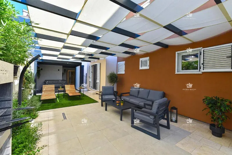 Istria, Pula, Pješčana uvala, sale of a luxury apartment with a yard, garden, 150m from the sea, new building, investment. – 3
