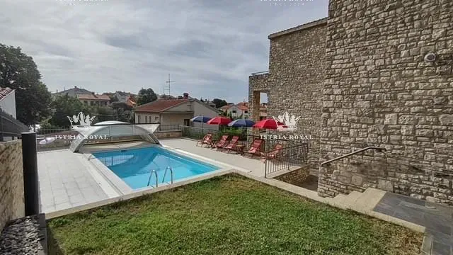 Istria, Pula, sale of a stone adapted house with a pool, center, opportunity, tourist rental. – 2