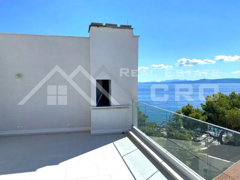 Immobili Brač - Casa spaziosa in posizione tranquilla, in seconda fila dal mare, in vendita – 2