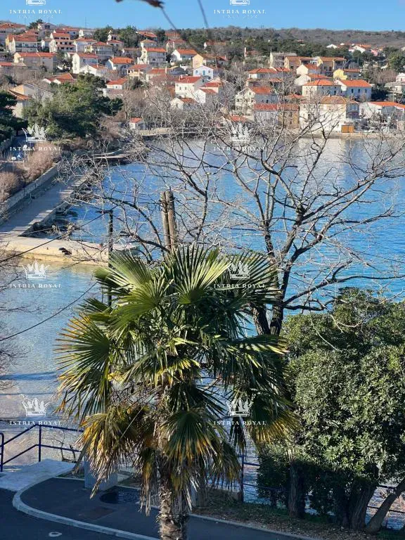 Kvarner, prodaja mini hotela, vile, prvi red do mora, privatna plaža.