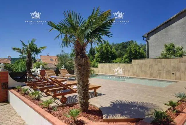 Istria, Pomer, house with four apartments, swimming pool, 180m from the sea, garage. – 3