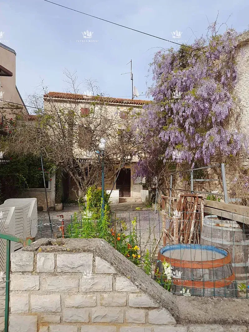 Istria, Medulin, house in the center with yard, 500m from the sea – 2