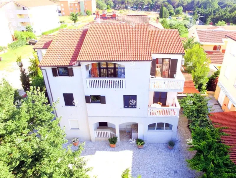 Istria, Medulin, casa con cinque appartamenti. – 2