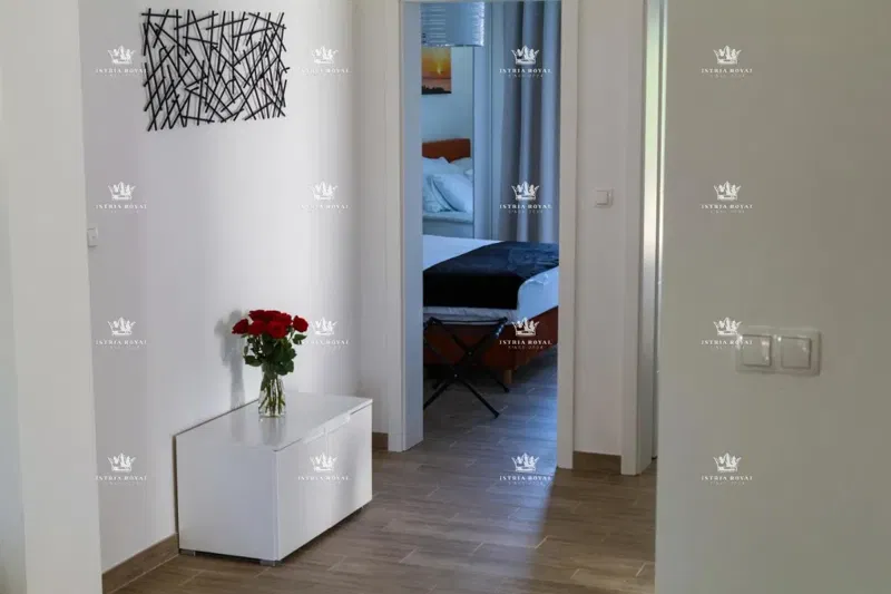 Istria, Pomer, casa con tre appartamenti e piscina. – 3