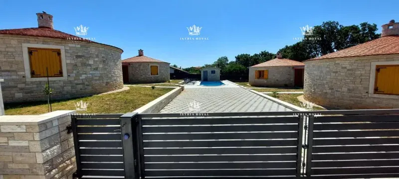 Istria, Krnica, vendita complesso di caratteristici moderni Kažuni, investimento, case vacanza. – 2