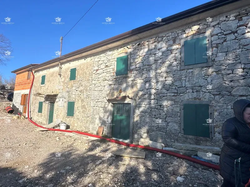 Cheap stone house for renovation in Istria – Large square footage, excellent location, tourist potential! – 2