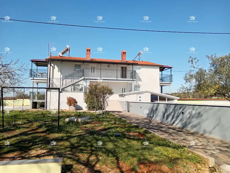 Istra, Pula, Valtura, vendita di una casa con cinque unità abitative, piscina, grande giardino, classificata, affitto. – 2
