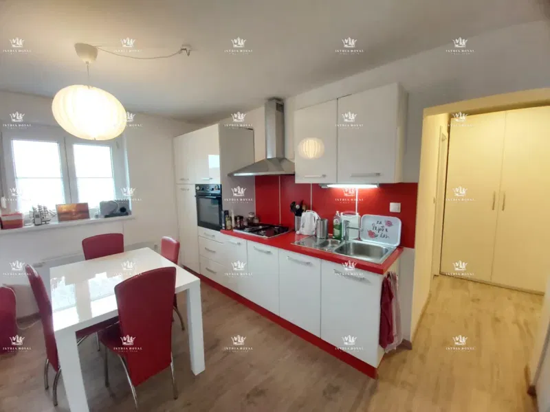 Istra, Savudrija, vendita di due appartamenti con grande terrazza, 270.000 Eur, occasione, conveniente. – 2