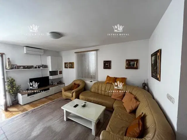 Istria, Medulin, center, house for sale with four apartments, tourist investment, proximity to the sea. – 2