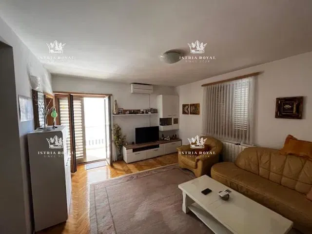 Istria, Medulin, center, house for sale with four apartments, tourist investment, proximity to the sea. – 3